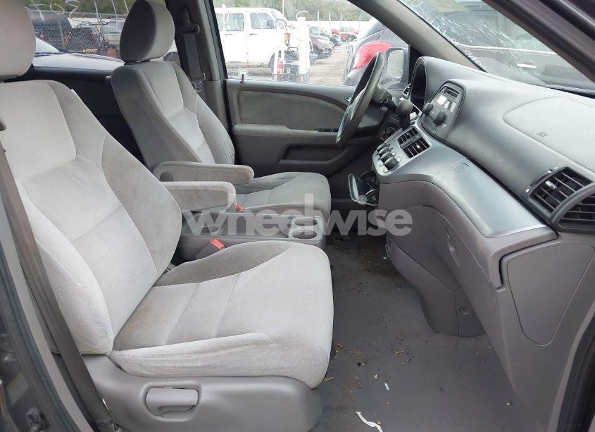 Photo 5 of 2010 Honda Odyssey LX (VIN 5FNRL3H29AB026749)
