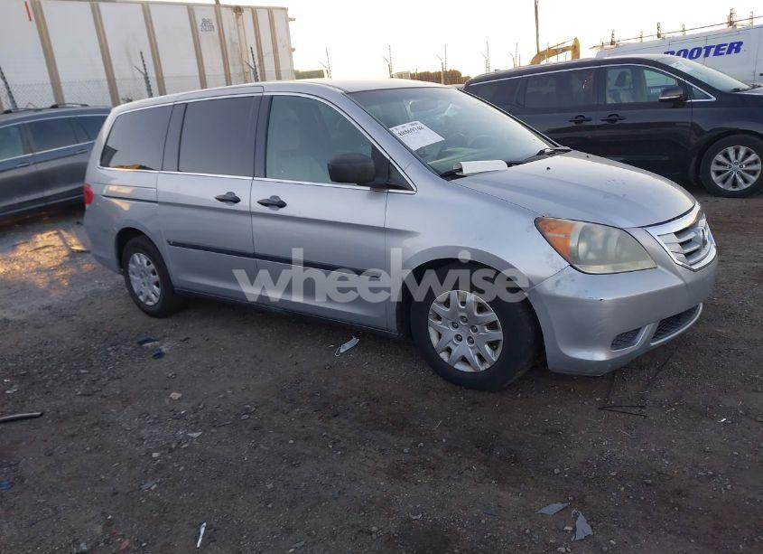 2010 Honda Odyssey LX (VIN 5FNRL3H2XAB034214) main photo