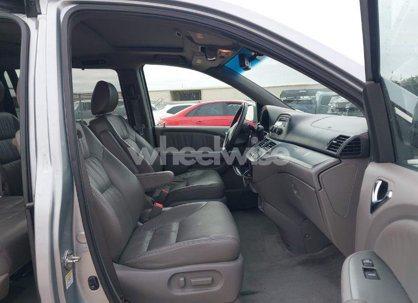 Photo 5 of 2010 Honda Odyssey EX-L (VIN 5FNRL3H65AB056818)