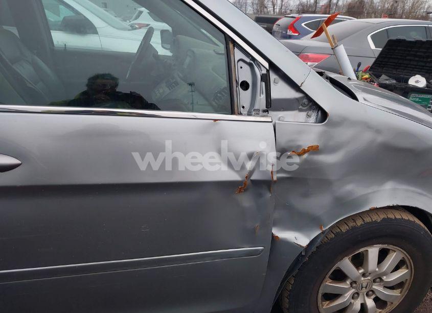 Photo 12 of 2010 Honda Odyssey EX-L (VIN 5FNRL3H76AB089500)