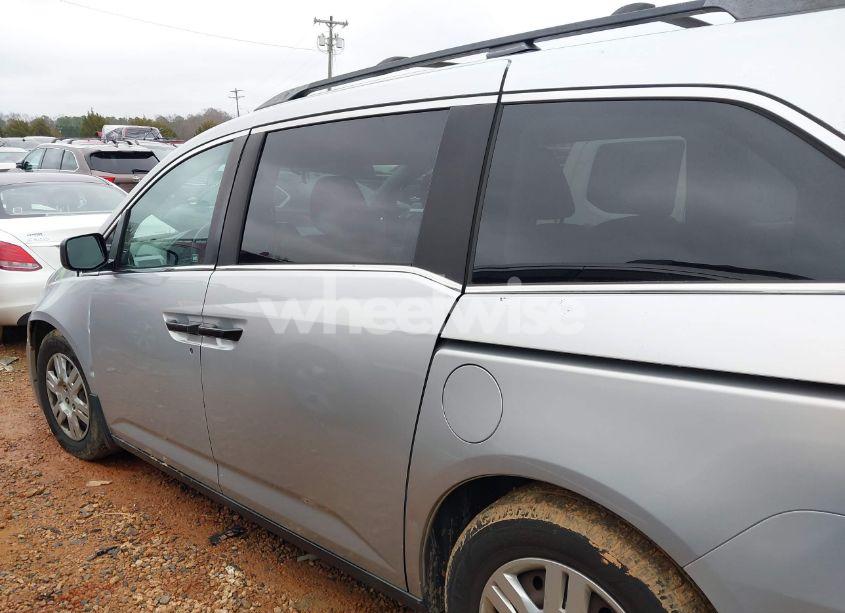 Photo 14 of 2011 Honda Odyssey LX (VIN 5FNRL5H20BB010579)