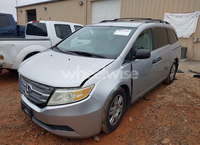 Photo 2 of 2011 Honda Odyssey LX (VIN 5FNRL5H20BB010579)