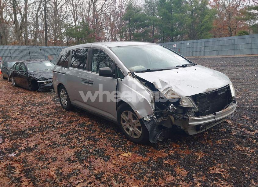 2013 Honda Odyssey LX (VIN 5FNRL5H20DB071353) main photo