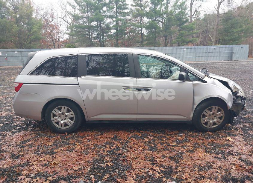 Photo 13 of 2013 Honda Odyssey LX (VIN 5FNRL5H20DB071353)