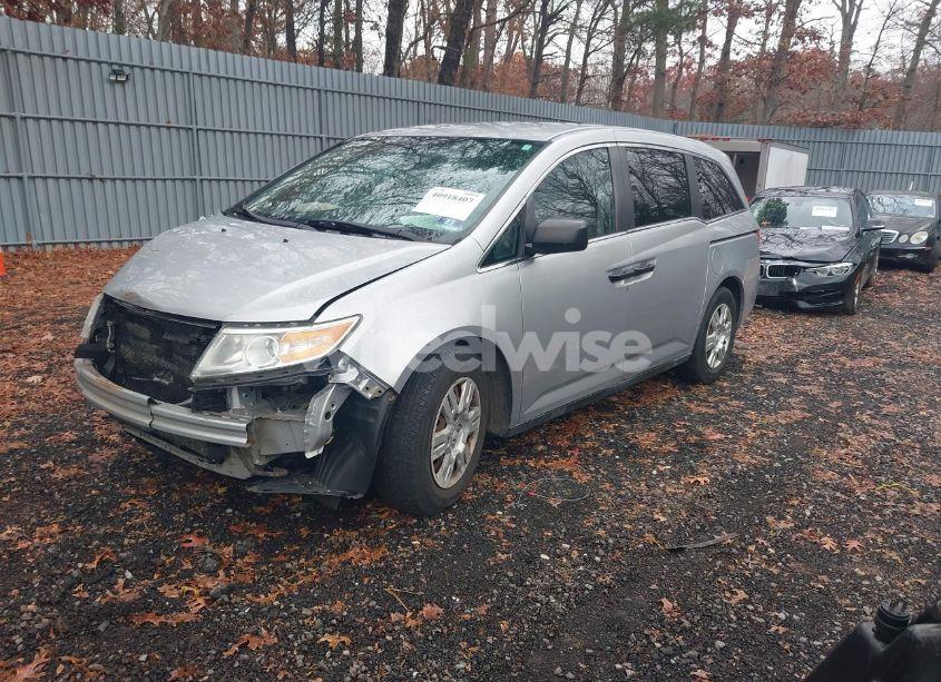 Photo 2 of 2013 Honda Odyssey LX (VIN 5FNRL5H20DB071353)