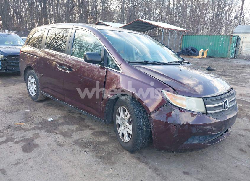2013 Honda Odyssey LX (VIN 5FNRL5H20DB072812) main photo