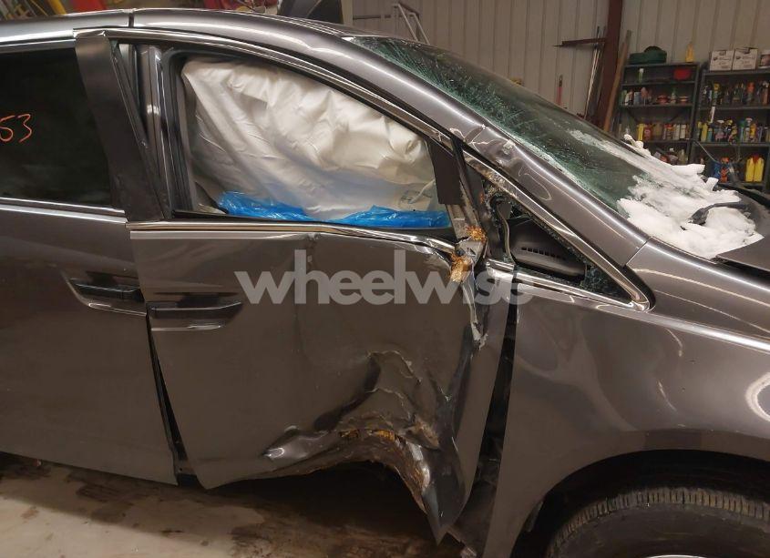 Photo 6 of 2014 Honda Odyssey LX (VIN 5FNRL5H20EB009470)