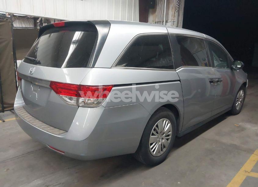 Photo 4 of 2016 Honda Odyssey LX (VIN 5FNRL5H20GB076833)