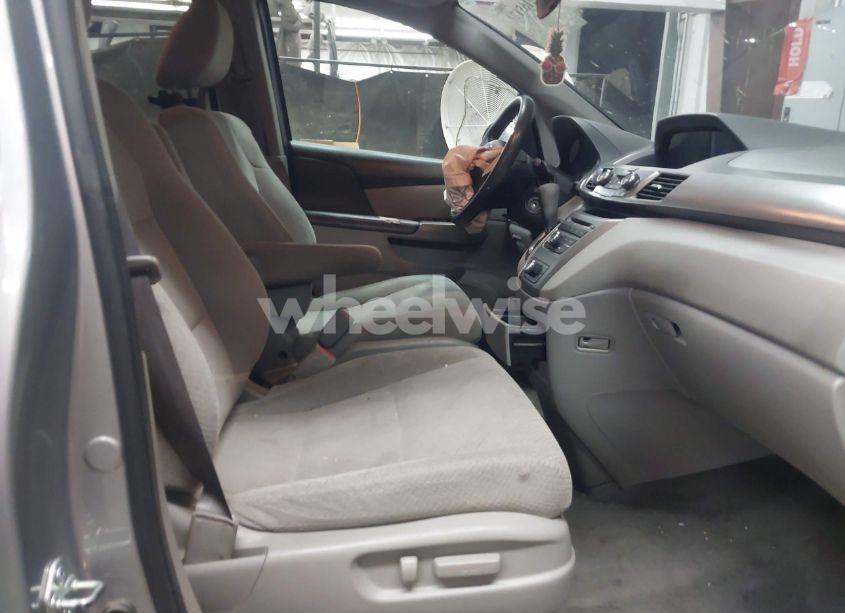 Photo 5 of 2016 Honda Odyssey LX (VIN 5FNRL5H20GB076833)