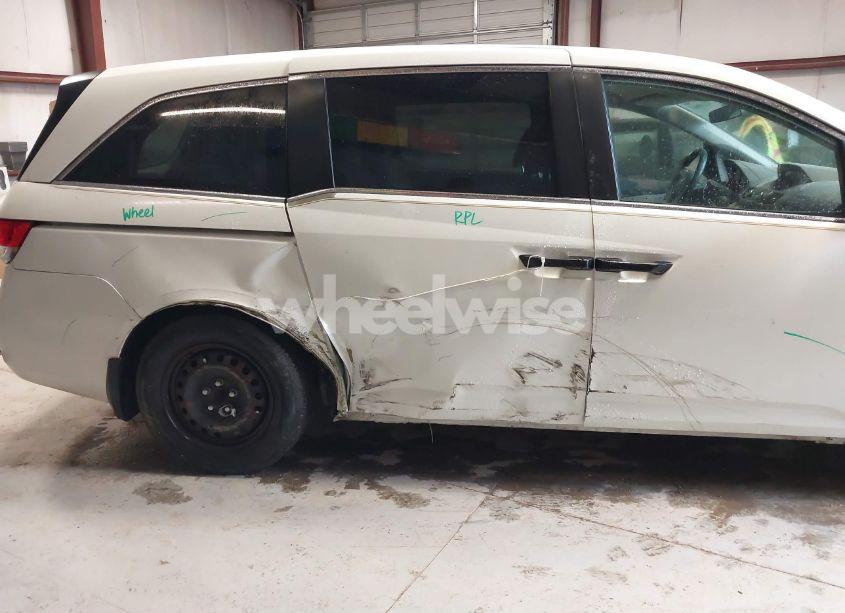 Photo 6 of 2014 Honda Odyssey LX (VIN 5FNRL5H21EB018145)