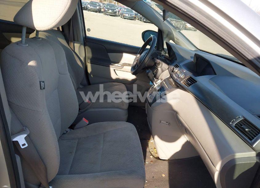 Photo 5 of 2014 Honda Odyssey LX (VIN 5FNRL5H21EB105382)