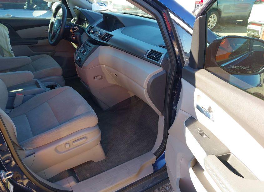 Photo 5 of 2014 Honda Odyssey LX (VIN 5FNRL5H21EB121985)