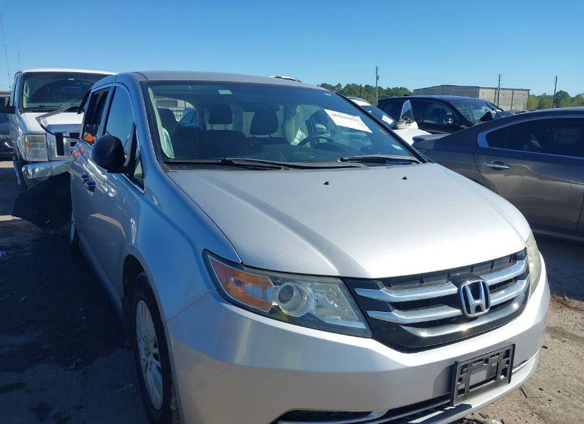 2015 Honda Odyssey LX (VIN 5FNRL5H21FB002657) main photo
