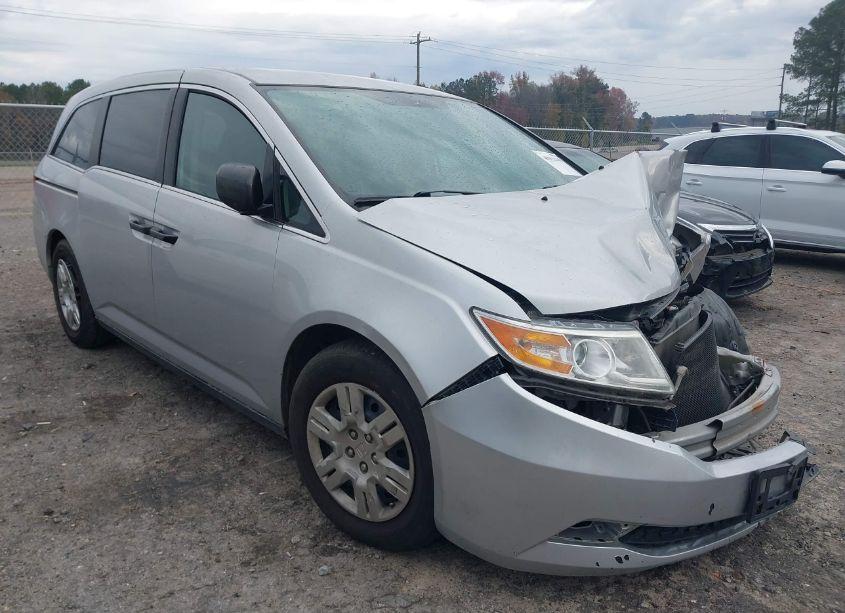 2013 Honda Odyssey LX (VIN 5FNRL5H22DB088297) main photo