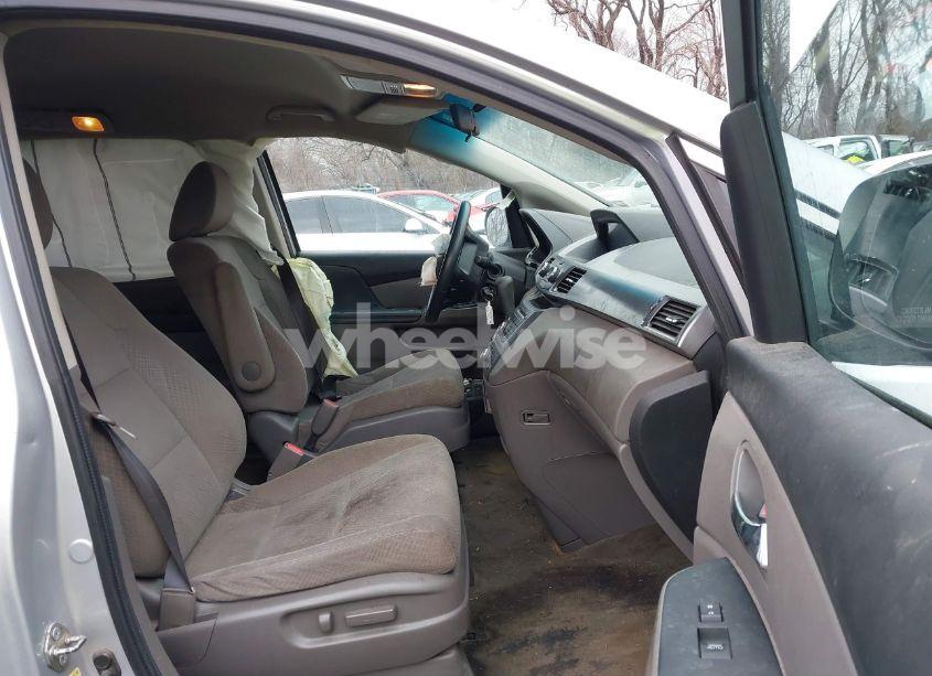 Photo 5 of 2014 Honda Odyssey LX (VIN 5FNRL5H22EB117430)
