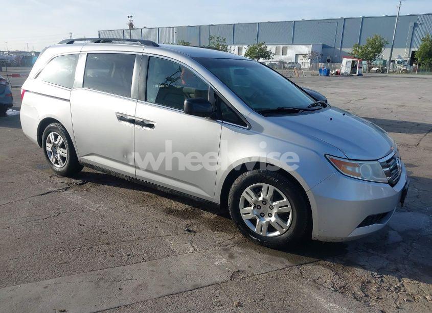 2011 Honda Odyssey LX (VIN 5FNRL5H23BB069741) main photo