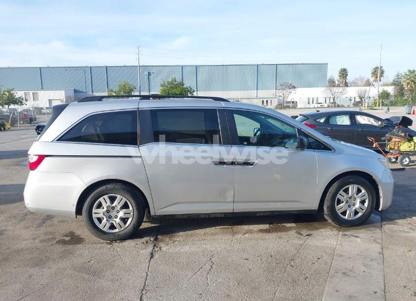 Photo 13 of 2011 Honda Odyssey LX (VIN 5FNRL5H23BB069741)