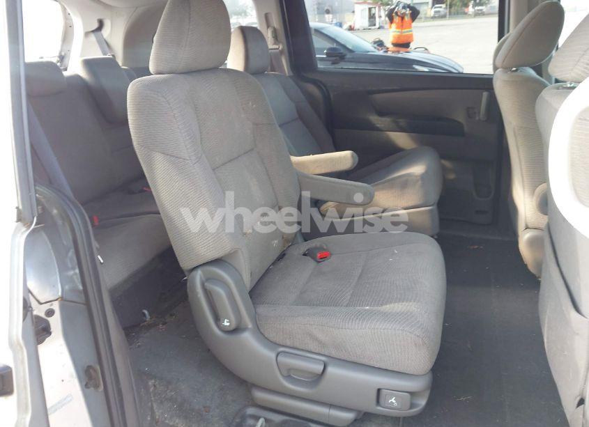 Photo 8 of 2011 Honda Odyssey LX (VIN 5FNRL5H23BB069741)