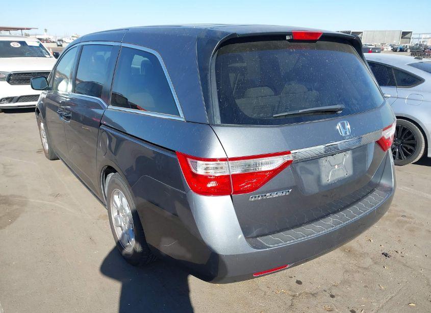 Photo 3 of 2013 Honda Odyssey LX (VIN 5FNRL5H23DB039108)