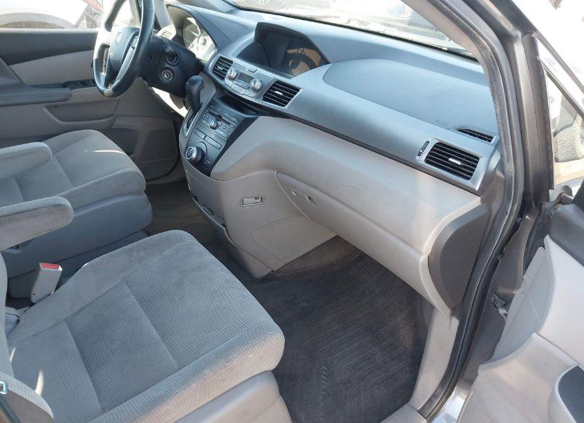 Photo 5 of 2013 Honda Odyssey LX (VIN 5FNRL5H23DB039108)