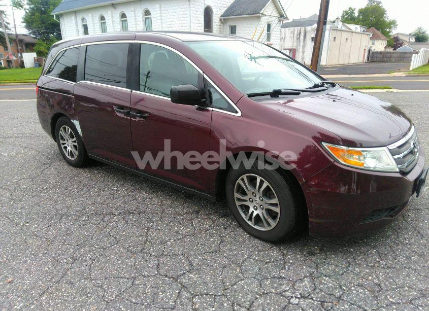2013 Honda Odyssey LX (VIN 5FNRL5H23DB052215) main photo