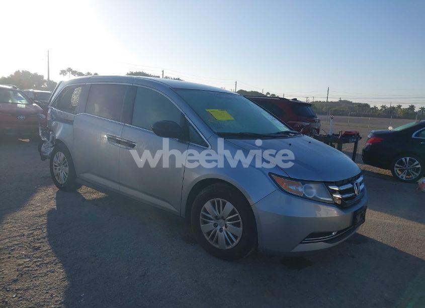 2016 Honda Odyssey LX (VIN 5FNRL5H23GB092606) main photo