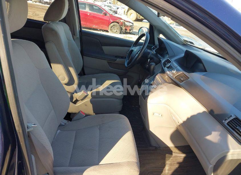 Photo 5 of 2014 Honda Odyssey LX (VIN 5FNRL5H24EB051673)