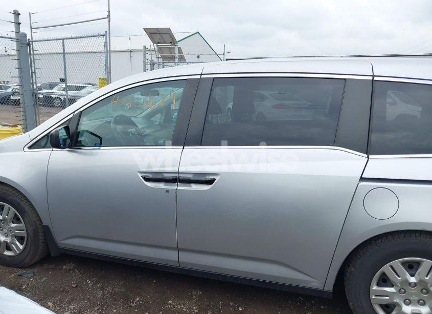 Photo 14 of 2011 Honda Odyssey LX (VIN 5FNRL5H25BB040287)