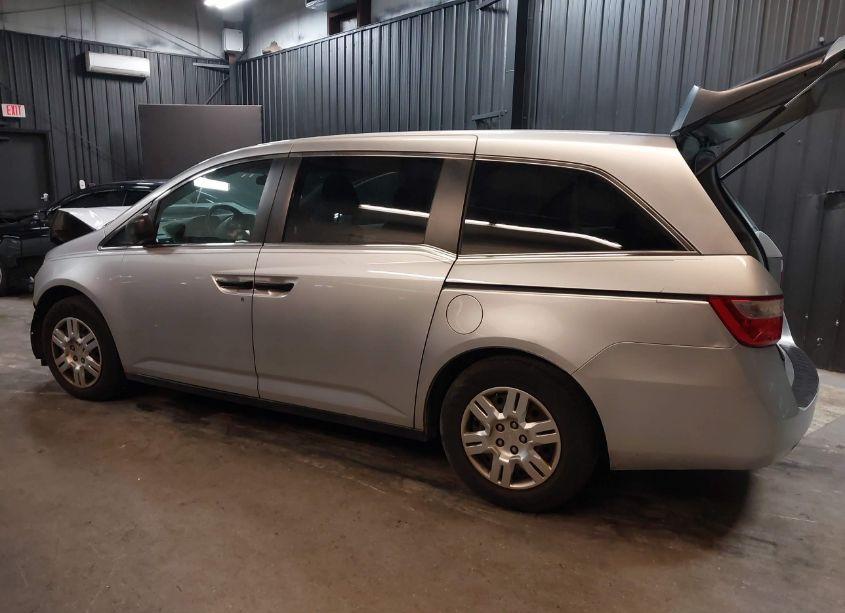 Photo 3 of 2011 Honda Odyssey LX (VIN 5FNRL5H25BB069644)