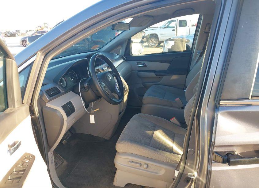 Photo 5 of 2014 Honda Odyssey LX (VIN 5FNRL5H25EB053335)