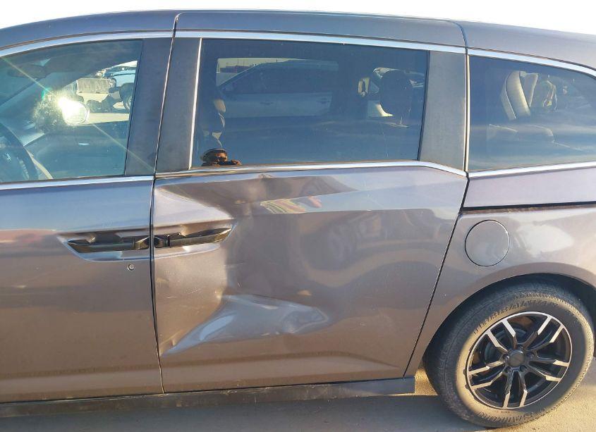 Photo 6 of 2014 Honda Odyssey LX (VIN 5FNRL5H25EB053335)