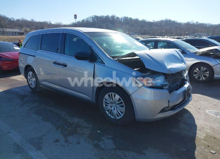 2015 Honda Odyssey LX (VIN 5FNRL5H25FB081704) main photo