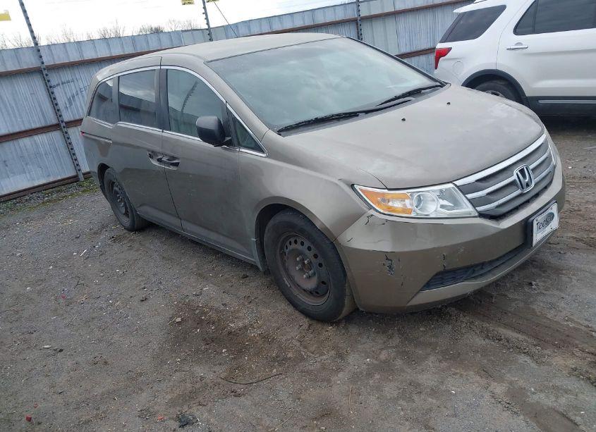 2013 Honda Odyssey LX (VIN 5FNRL5H27DB063864) main photo