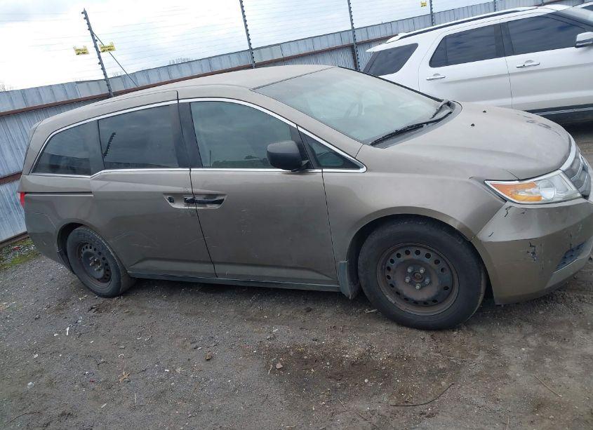 Photo 13 of 2013 Honda Odyssey LX (VIN 5FNRL5H27DB063864)