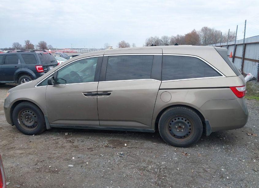 Photo 14 of 2013 Honda Odyssey LX (VIN 5FNRL5H27DB063864)