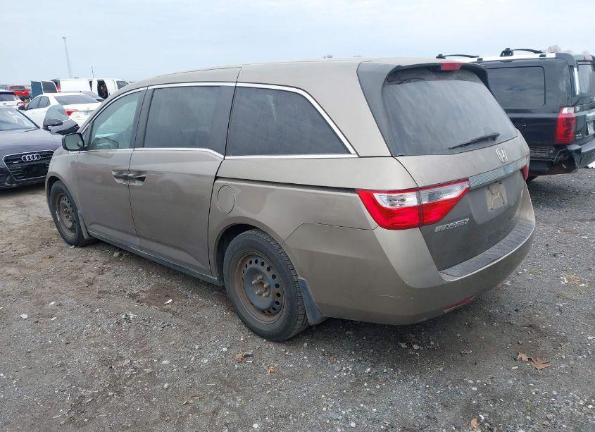 Photo 3 of 2013 Honda Odyssey LX (VIN 5FNRL5H27DB063864)