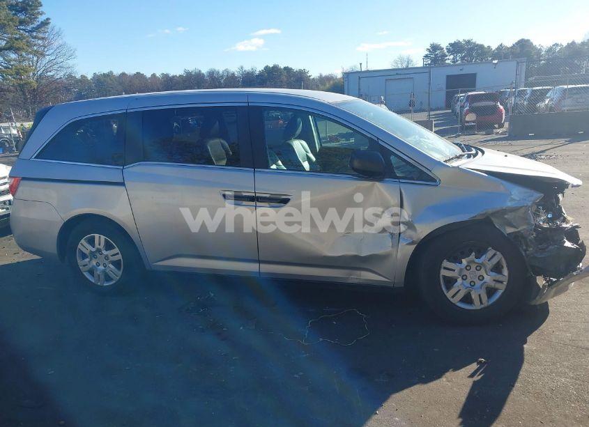 Photo 13 of 2013 Honda Odyssey LX (VIN 5FNRL5H27DB072872)