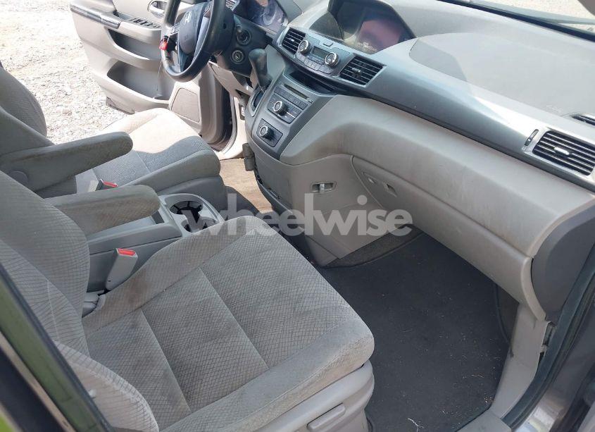 Photo 5 of 2014 Honda Odyssey LX (VIN 5FNRL5H27EB007683)