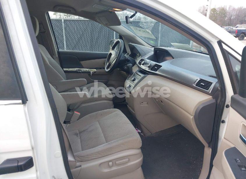 Photo 5 of 2014 Honda Odyssey LX (VIN 5FNRL5H27EB114460)