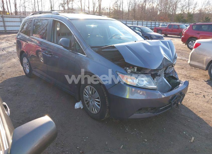 2015 Honda Odyssey LX (VIN 5FNRL5H27FB041138) main photo