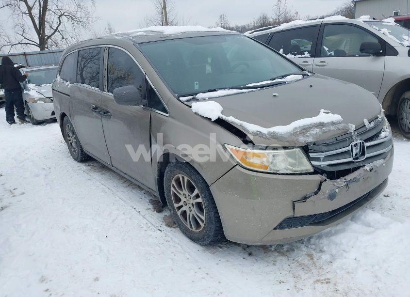2013 Honda Odyssey LX (VIN 5FNRL5H28DB037080) main photo