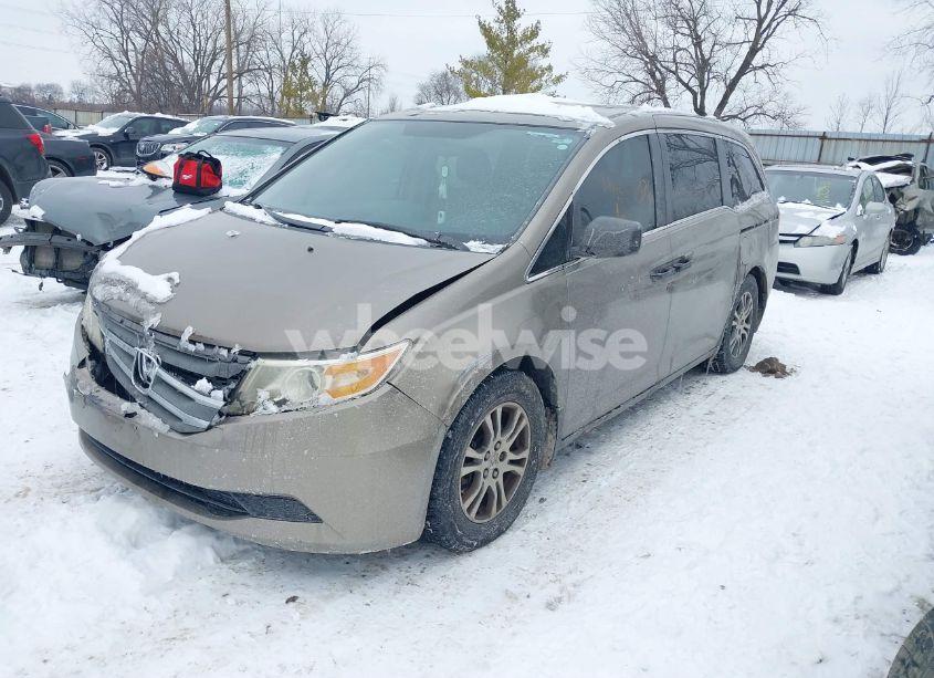 Photo 2 of 2013 Honda Odyssey LX (VIN 5FNRL5H28DB037080)