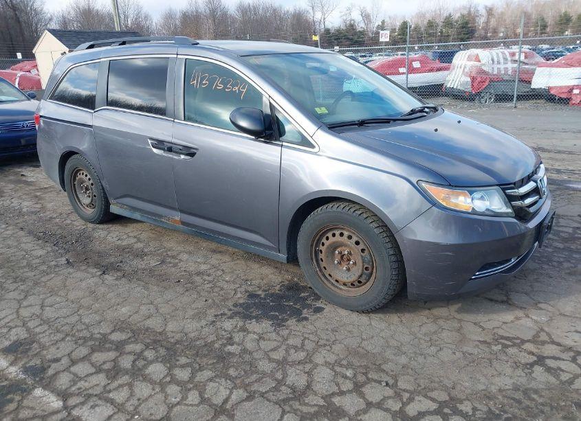 2015 Honda Odyssey LX (VIN 5FNRL5H28FB021397) main photo