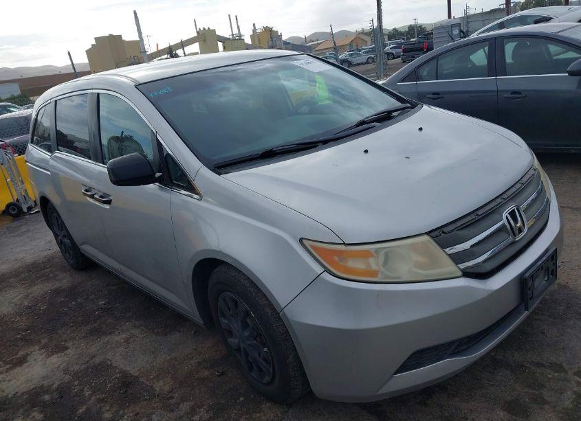 2011 Honda Odyssey LX (VIN 5FNRL5H29BB020575) main photo