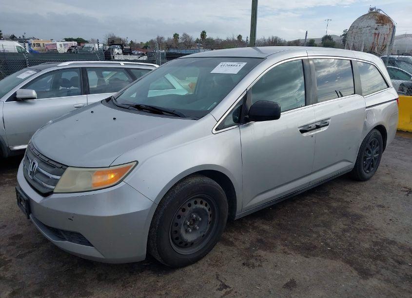 Photo 2 of 2011 Honda Odyssey LX (VIN 5FNRL5H29BB020575)