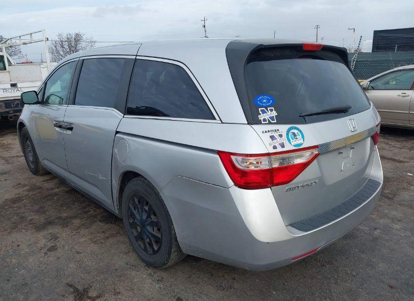 Photo 3 of 2011 Honda Odyssey LX (VIN 5FNRL5H29BB020575)