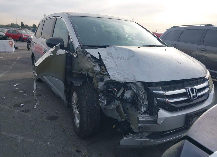 2014 Honda Odyssey LX (VIN 5FNRL5H29EB066282) main photo