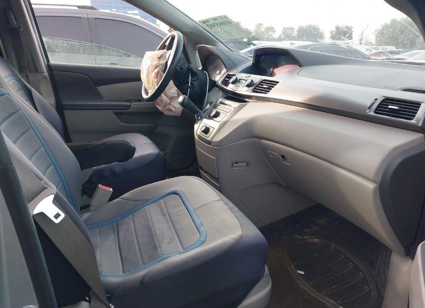 Photo 5 of 2014 Honda Odyssey LX (VIN 5FNRL5H29EB066282)