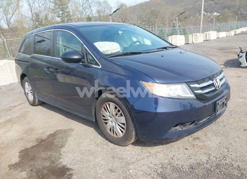 2014 Honda Odyssey LX (VIN 5FNRL5H29EB090470) main photo