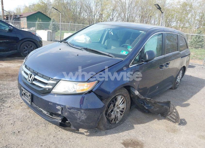 Photo 2 of 2014 Honda Odyssey LX (VIN 5FNRL5H29EB090470)